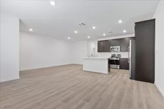 Photo #6: 2713983 Listing 