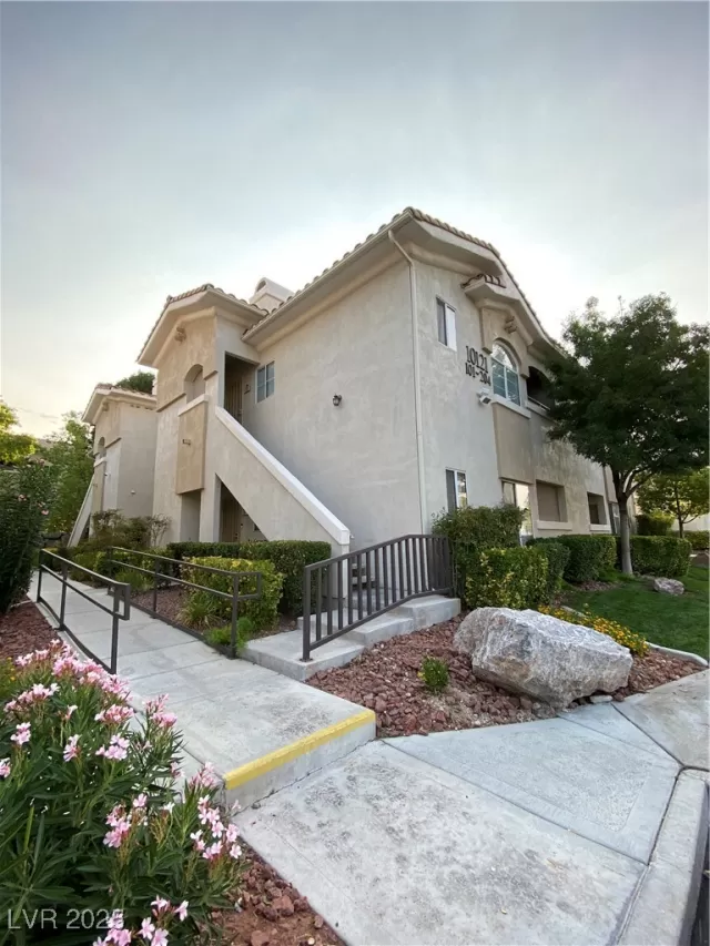 MLS: 2713989 Condo For Sale