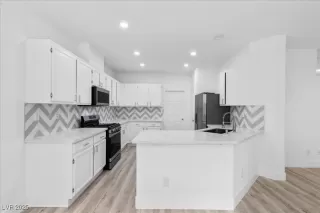 Photo #3: 2714009 Listing 