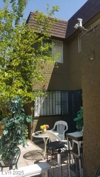 More Details about MLS # 2714068 : 4667 MONTEREY CIRCLE 2