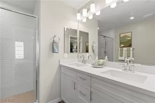 Photo #5: 2714069 Listing