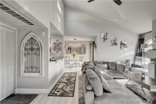 Photo #2: 2714080 Listing