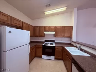 Photo #4: 2714110 Listing