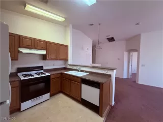 Photo #5: 2714110 Listing