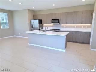 Photo #6: 2714118 Listing