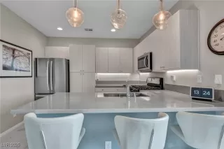 Photo #1: 2714119 Listing