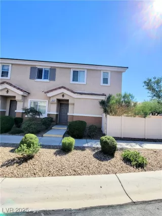 Photo #1: 2714136 Listing 