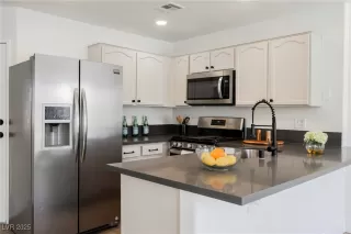 Photo #1: 2714139 Listing