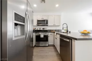 Photo #2: 2714139 Listing