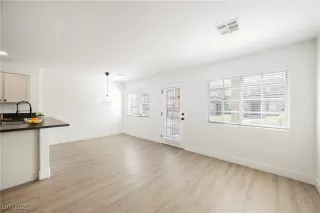 Photo #5: 2714139 Listing