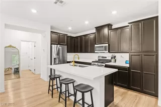 Photo #1: 2714165 Listing 