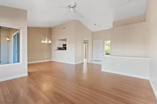 Photo #5: 2714210 Listing