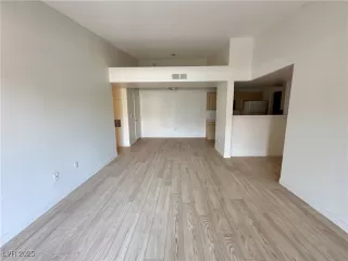 Photo #1: 2714229 Listing 