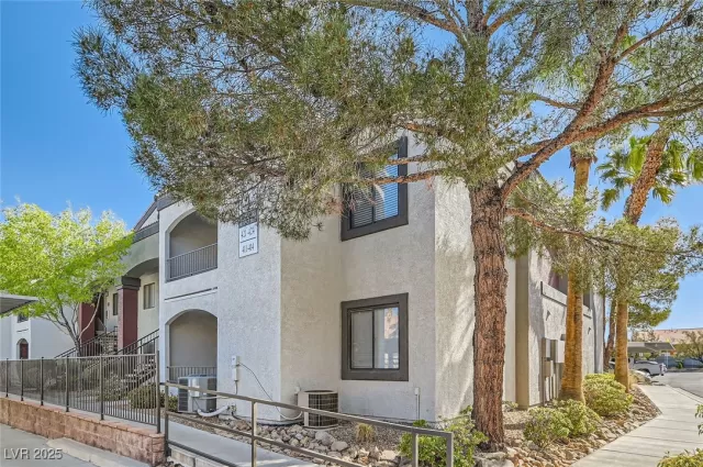 MLS: 2714258 Condo For Sale