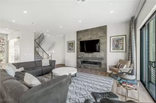 Photo #1: 2714300 Listing 