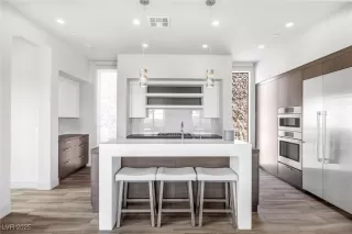 Photo #4: 2714300 Listing 