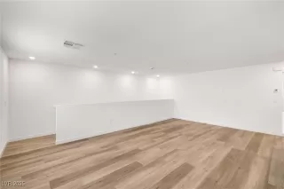 Photo #2: 2714303 Listing