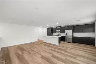 Photo #4: 2714303 Listing