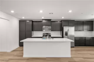 Photo #5: 2714303 Listing