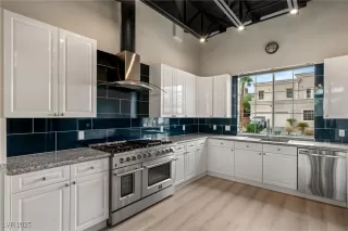 Photo #2: 2714378 Listing