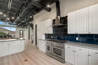 Photo #3: 2714378 Listing