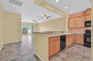 Photo #5: 2714396 Listing