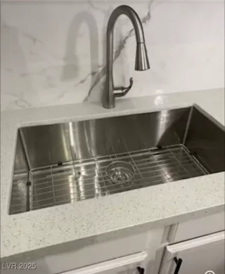 Photo #5: 2714399 Listing