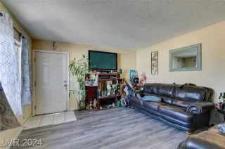 Photo #3: 2714429 Listing