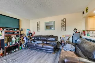 Photo #6: 2714429 Listing