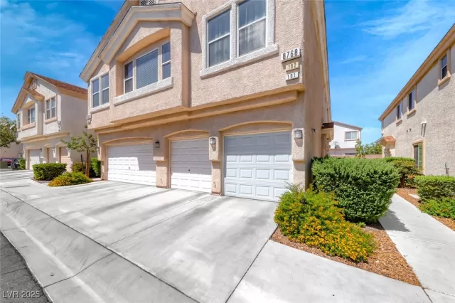 MLS: 2714437 Condo For Sale