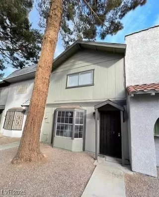 Photo #2: 2714458 Listing