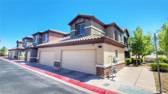 MLS: 2714485 Condo For Sale