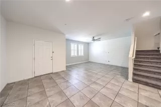 Photo #3: 2714493 Listing