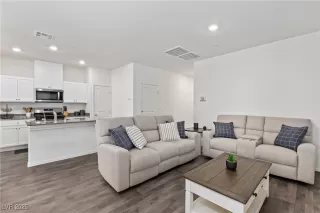 Photo #4: 2714497 Listing