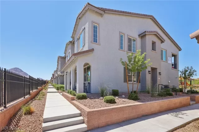 MLS: 2714519 Condo For Sale