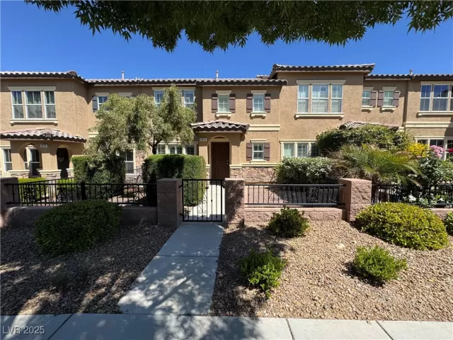 MLS: 2714530 Condo For Sale