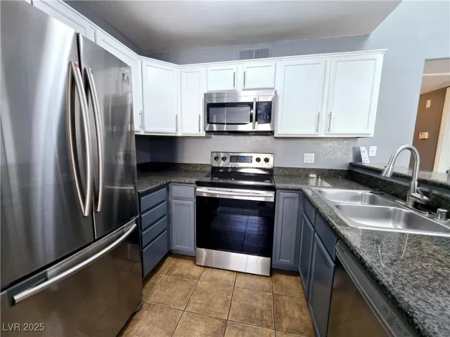 MLS: 2714584 Condo For Sale