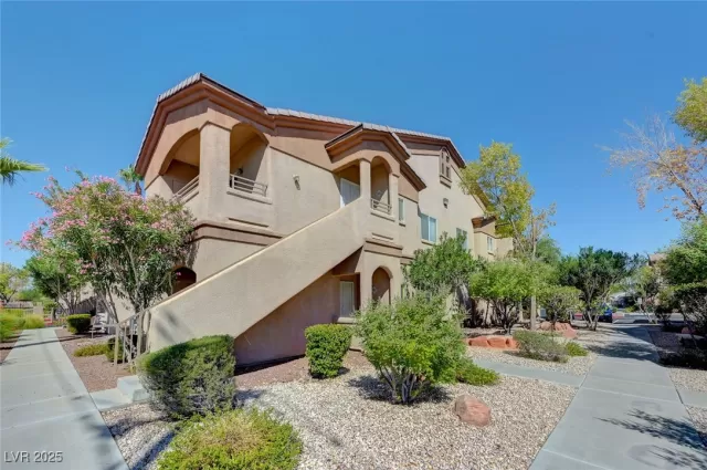 MLS: 2714592 Condo For Sale