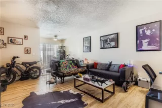 Photo #3: 2714604 Listing