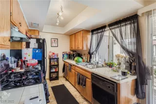 Photo #5: 2714604 Listing