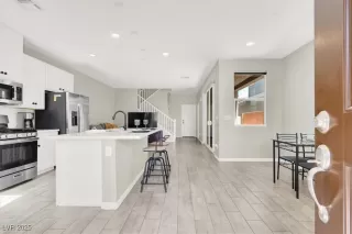 Photo #4: 2714691 Listing 