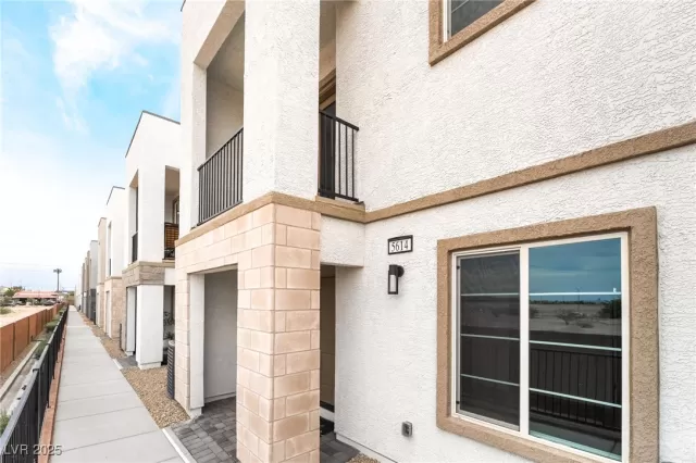 MLS: 2714724 Condo For Sale