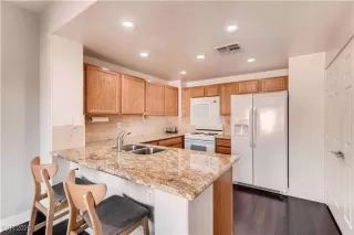 Photo #2: 2714751 Listing 