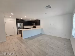 Photo #4: 2714756 Listing 