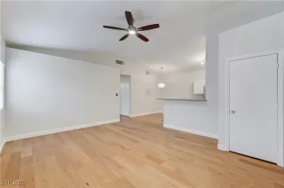 Photo #4: 2714761 Listing