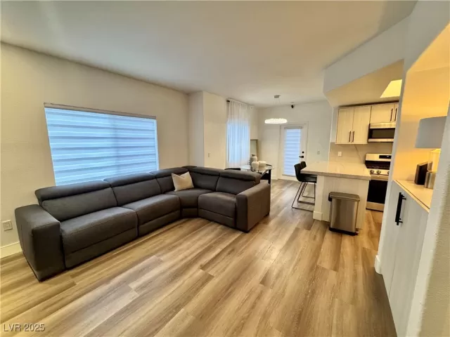 MLS: 2714781 Condo For Sale