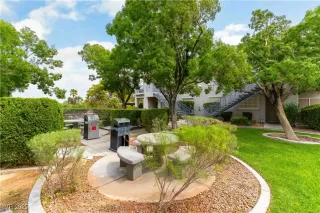 Photo #3: 2714814 Listing