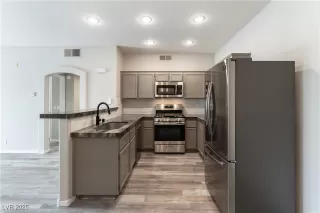 Photo #4: 2714814 Listing