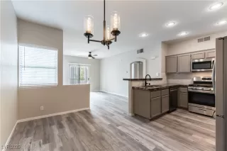 Photo #5: 2714814 Listing