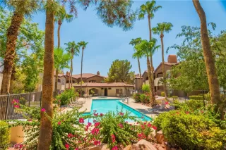 Photo #2: 2714837 Listing